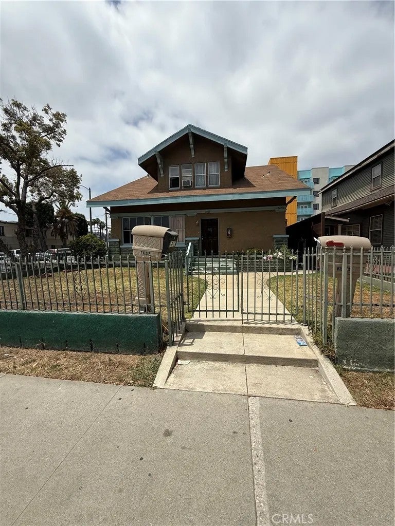 1403 Elm