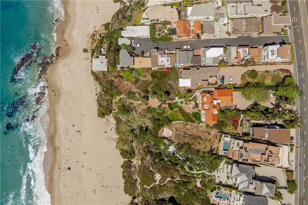 Photo of 32061 Coast Highway, Laguna Beach, CA 92651 (MLS # LG26076867)