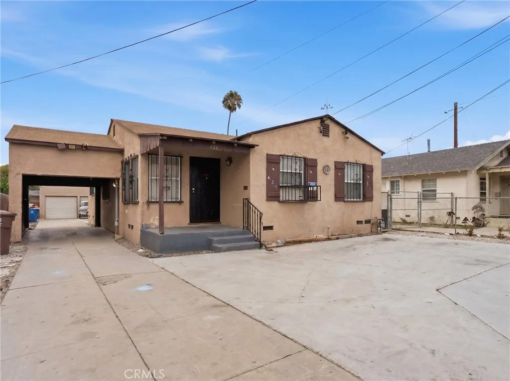 428 E Oaks
