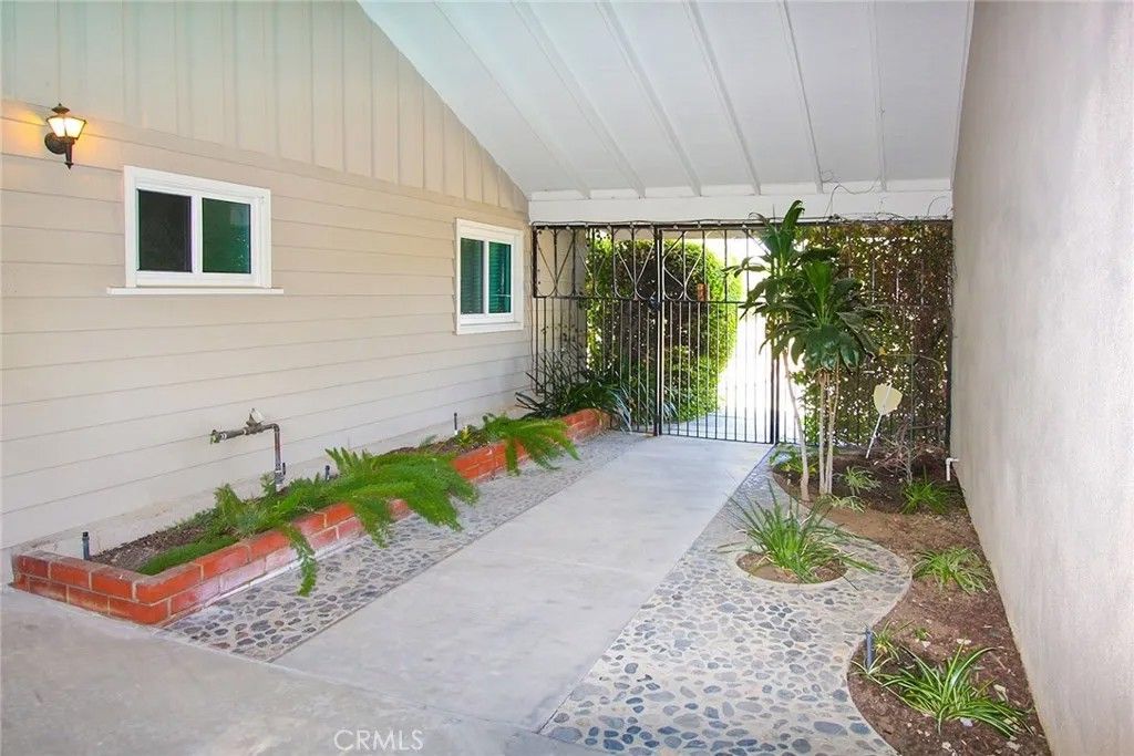 Photo of 19756 Collier, Woodland Hills, CA 91364 (MLS # SR26009273)