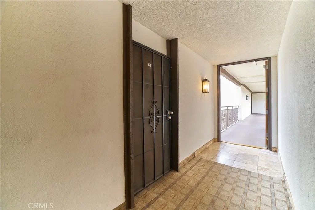 525 S Ardmore 338