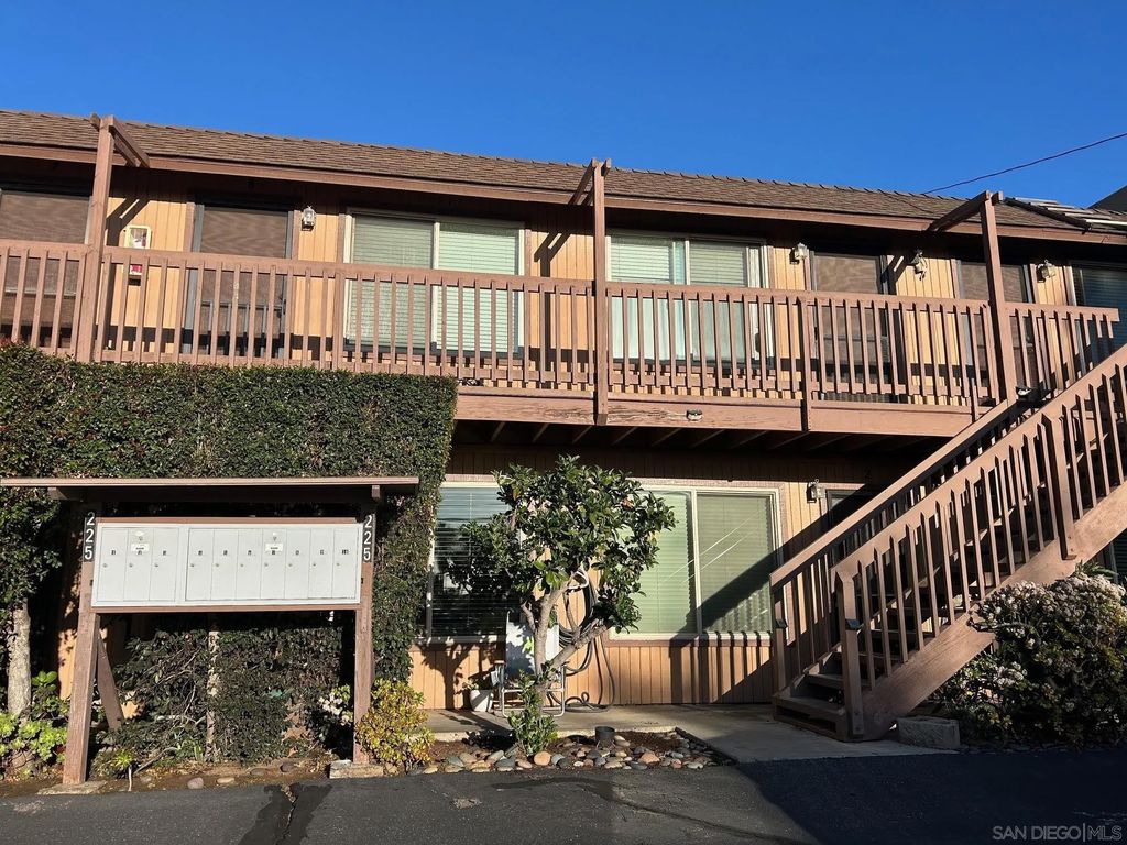 Photo of 225 Melrose Ave #2, Encinitas, CA 92024 (MLS # 2600038)