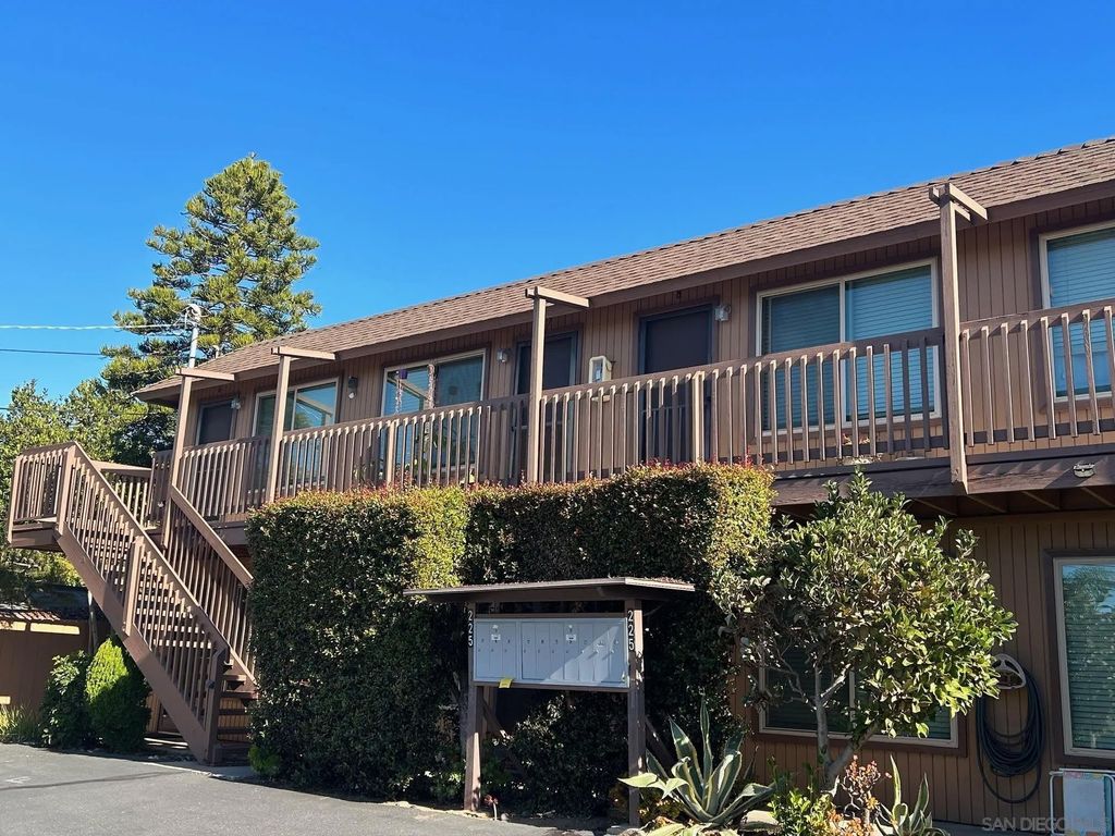 Photo of 225 Melrose Ave #2, Encinitas, CA 92024 (MLS # 2600038)