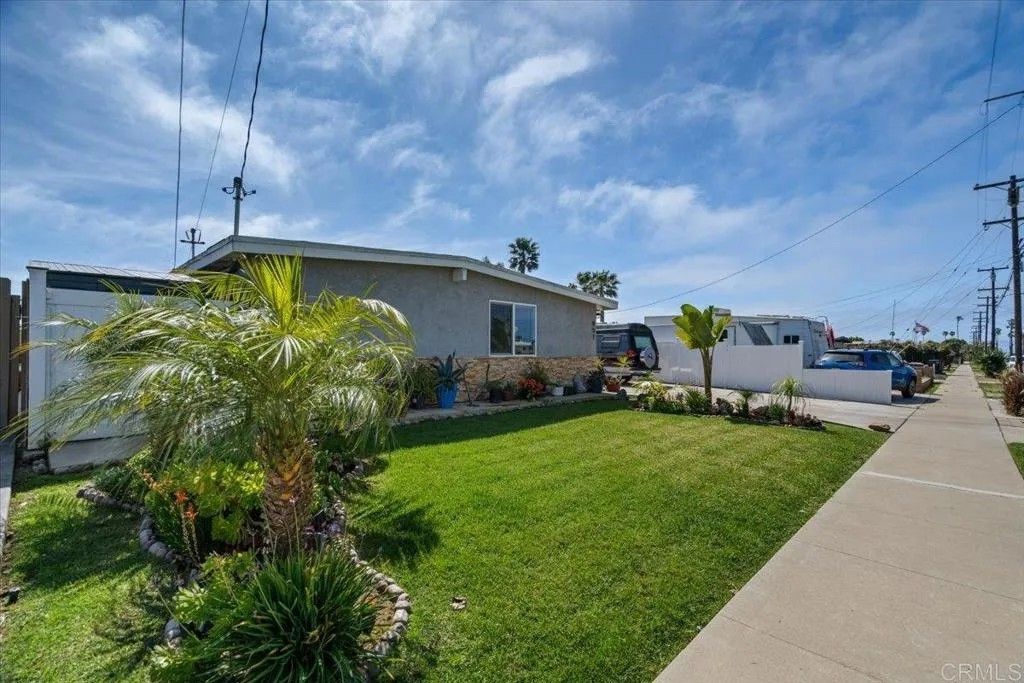 Photo of 851 Holly Avenue, Imperial Beach, CA 91932 (MLS # NDP2602321)