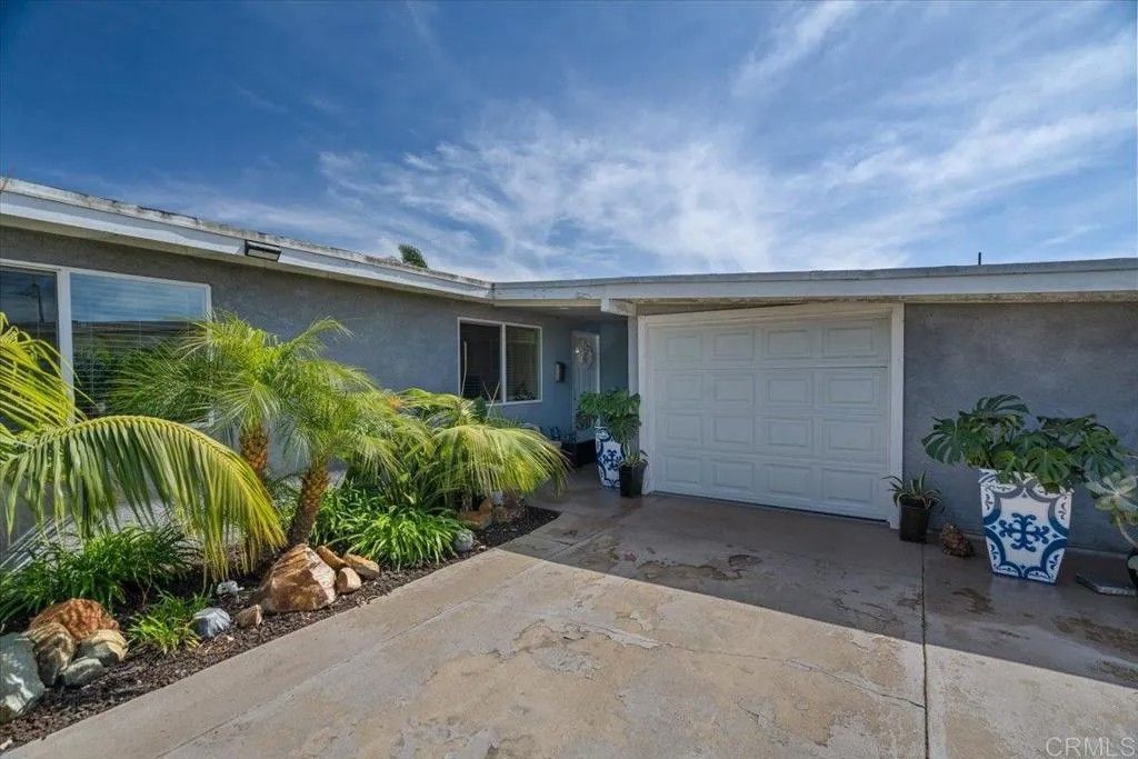 Photo of 851 Holly Avenue, Imperial Beach, CA 91932 (MLS # NDP2602321)