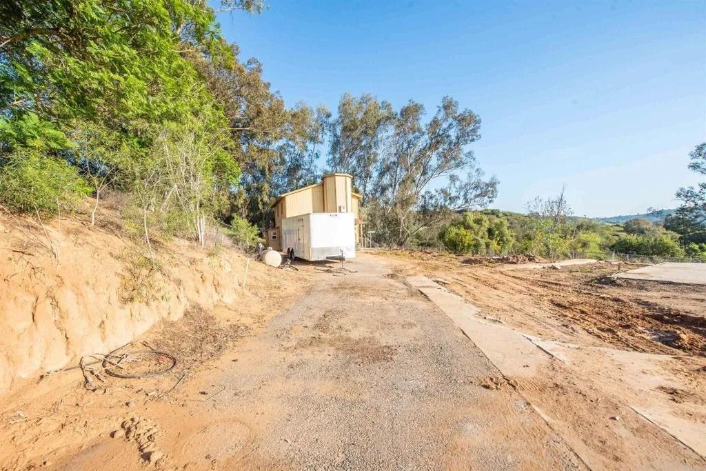 Photo of 11271 Calle Oro Verde, Valley Center, CA 92082 (MLS # NDP2601191)