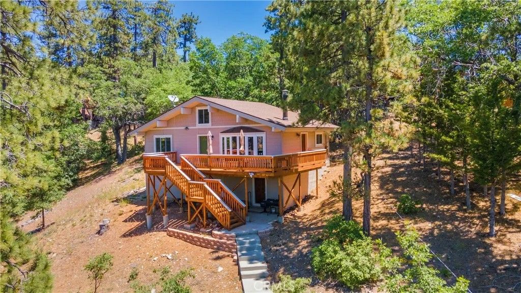 Photo of 39576 Oak Glen Road, Fawnskin, CA 92333 (MLS # IG26085930)