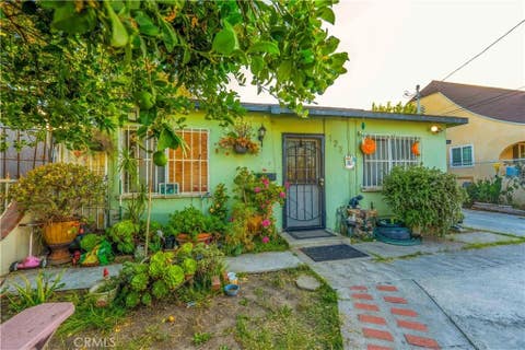 Photo of 123 N Magnolia Court, Compton, CA 90220 (MLS # DW26157386)
