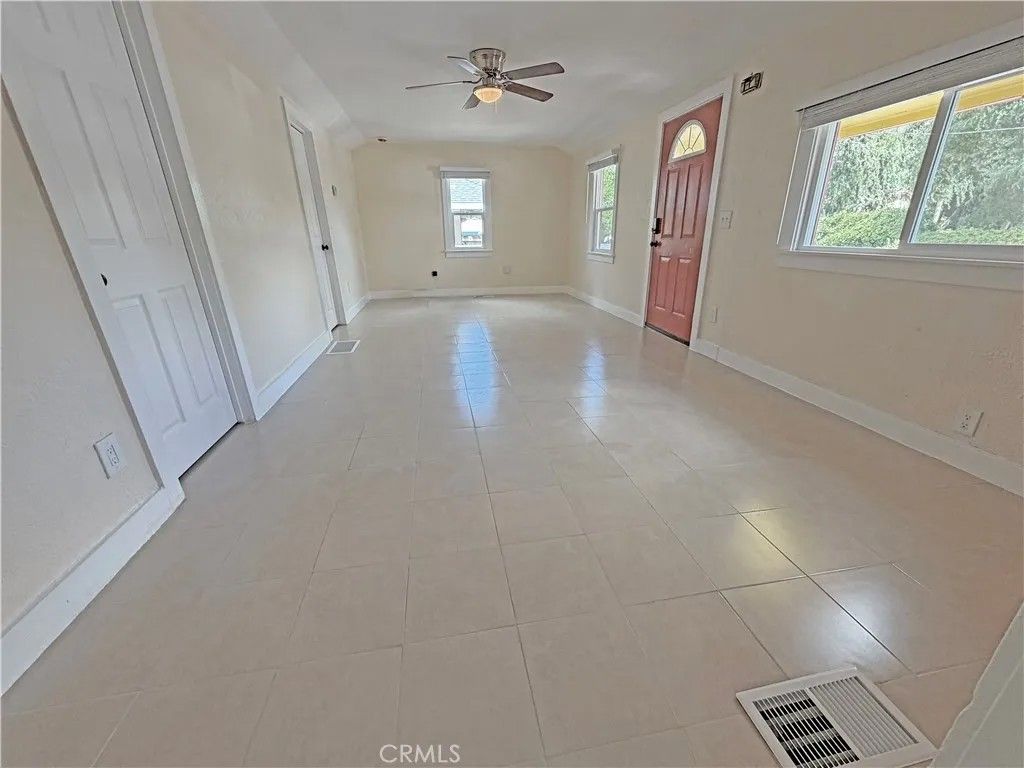 Photo of 810 Pine St, Corona, CA 92879 (MLS # CV26079201)