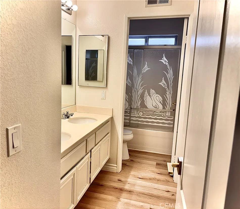 Photo of 1217 Avenida Roundelay, San Jacinto, CA 92583 (MLS # SW26186354)