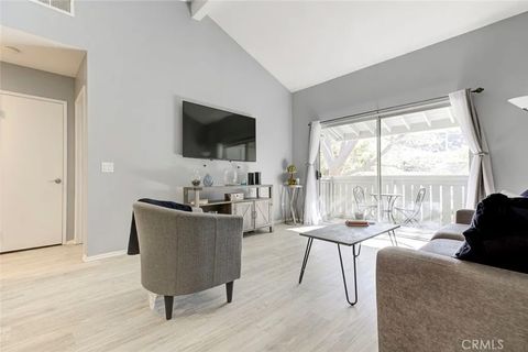 Property photo of 27620 susan beth way l, saugus, ca 91350