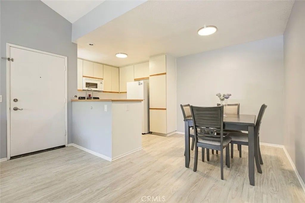 Photo of 27620 Susan Beth Way #L, Saugus, CA 91350 (MLS # GD26007011)