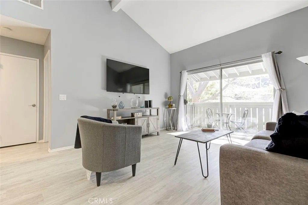 Photo of 27620 Susan Beth Way #L, Saugus, CA 91350 (MLS # GD26007011)