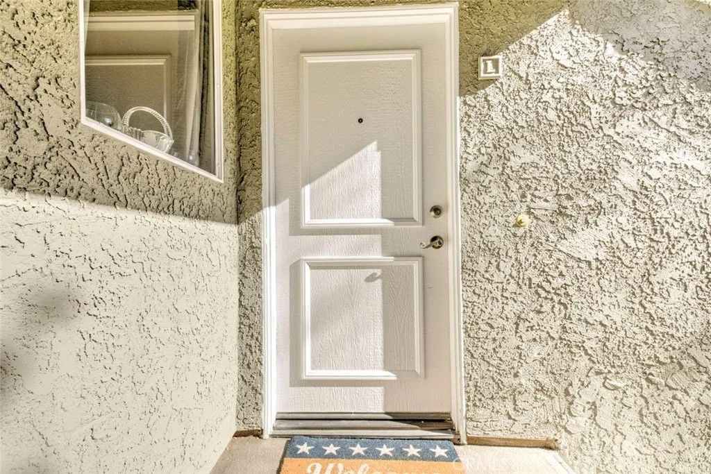 Photo of 27620 Susan Beth Way #L, Saugus, CA 91350 (MLS # GD26007011)