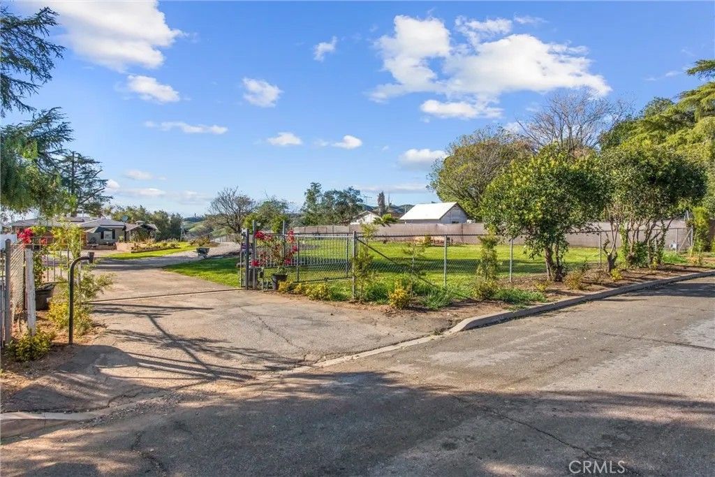 Photo of 33574 Washington Drive, Yucaipa, CA 92399 (MLS # IG26053480)