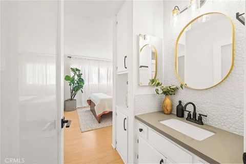 Tiny photo for 2500 Abbot Kinney Boulevard #5, Venice, CA 90291 (MLS # SW25245772)