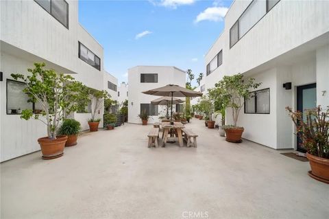 Tiny photo for 2500 Abbot Kinney Boulevard #5, Venice, CA 90291 (MLS # SW25245772)