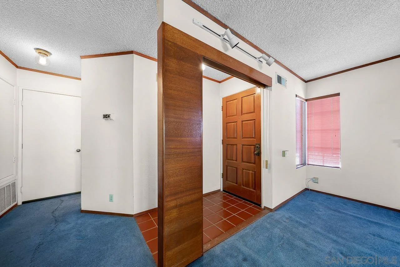 1153 Manzana Way