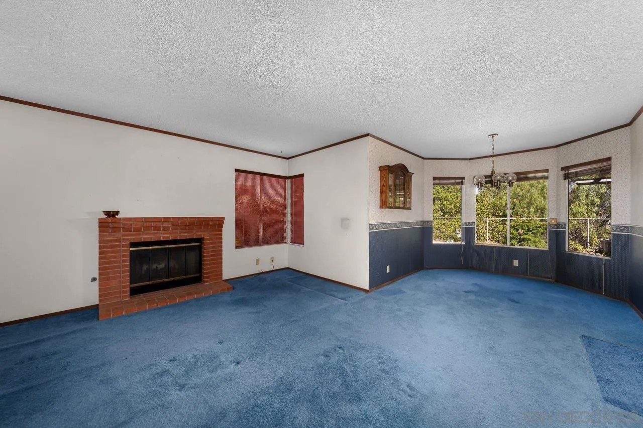 1153 Manzana Way