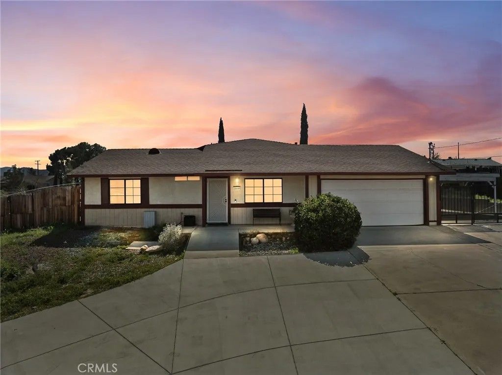 Photo of 18449 Hackberry St, Hesperia, CA 92345 (MLS # IG26047558)