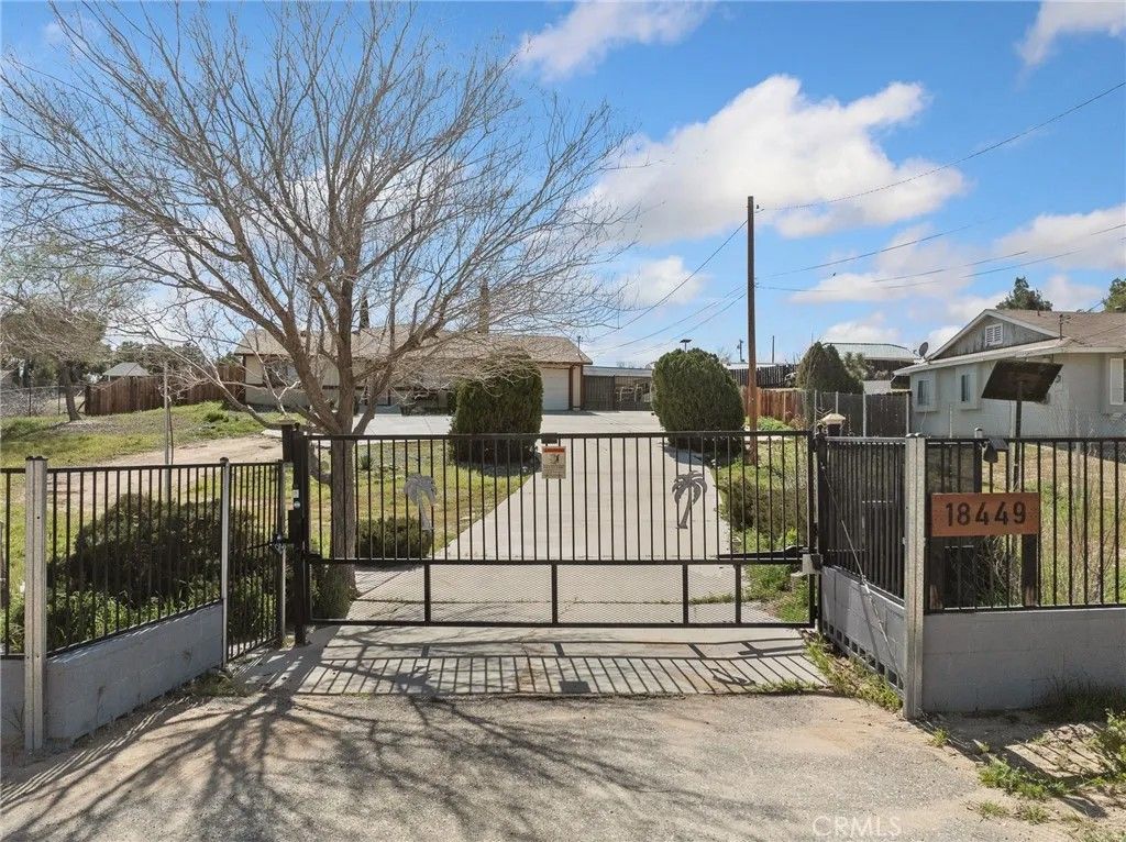 Photo of 18449 Hackberry St, Hesperia, CA 92345 (MLS # IG26047558)