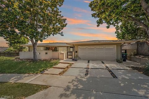 Photo of 23932 Flores Avenue, Laguna Niguel, CA 92677 (MLS # OC26118684)