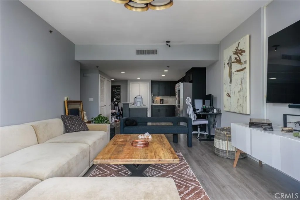 411 W Seaside Way 302