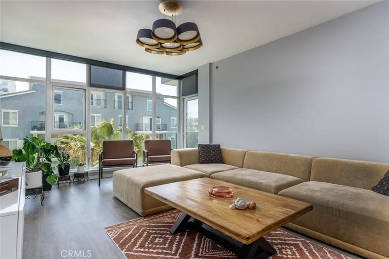 411 W Seaside Way 302