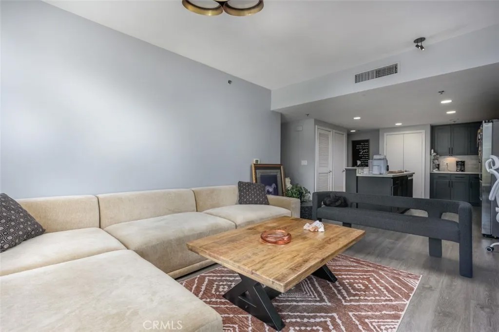 411 W Seaside Way 302