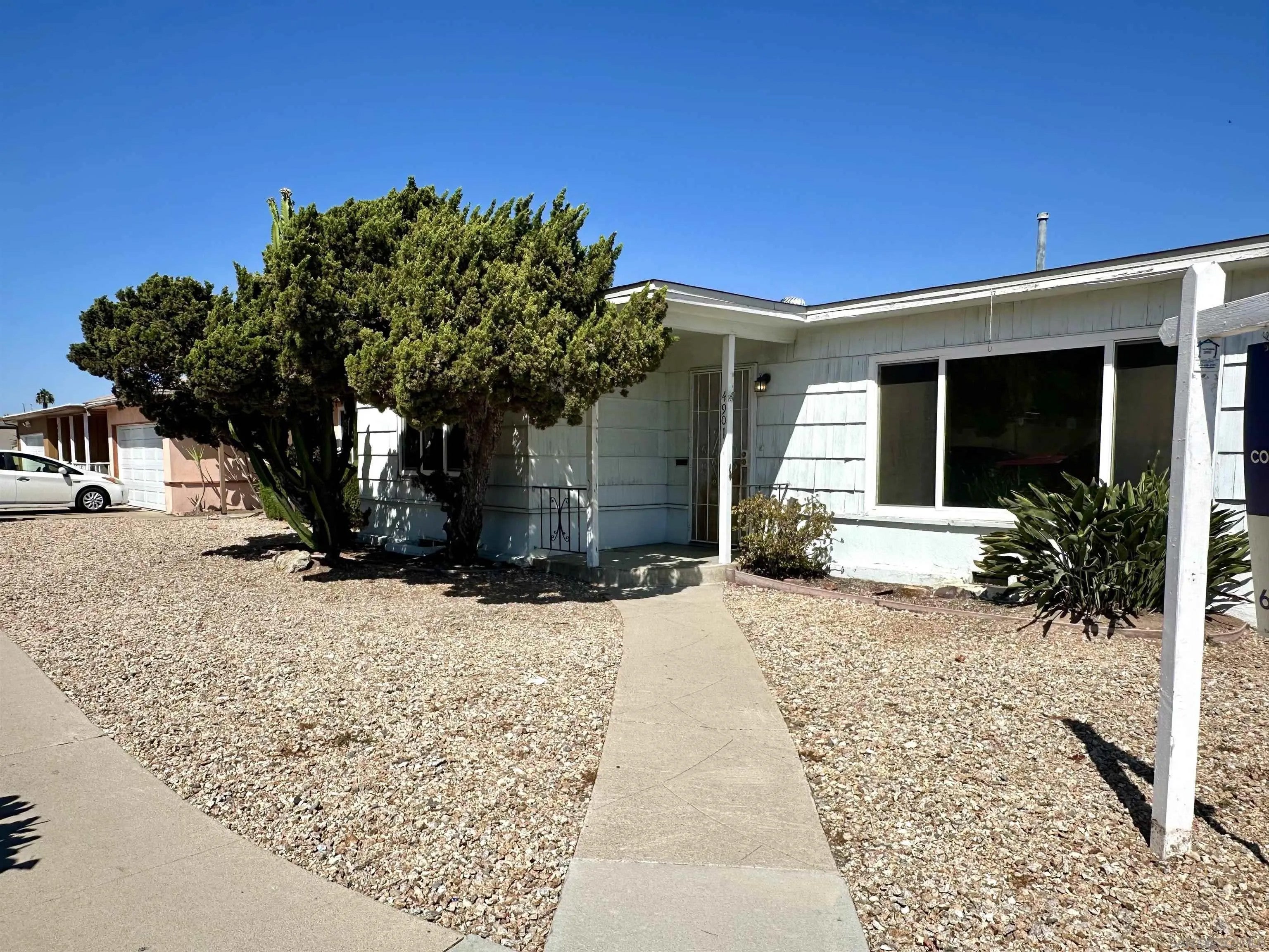 4901 Curry Dr