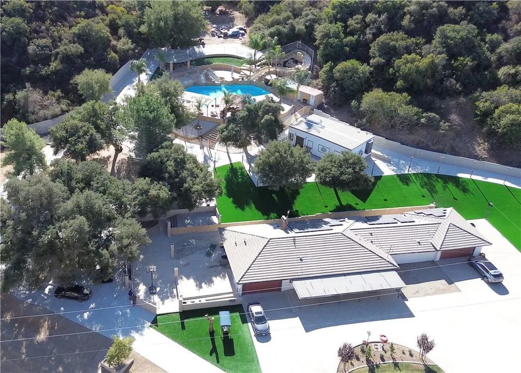 Photo of 2400 Mabey Canyon Road, Corona, CA 92882 (MLS # CV25049717)