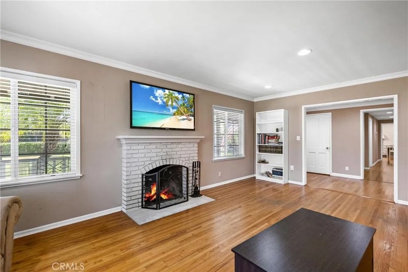 1691 S Santa Anita