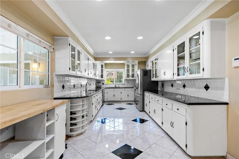 1691 S Santa Anita