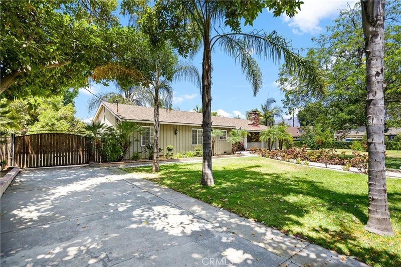 1691 S Santa Anita