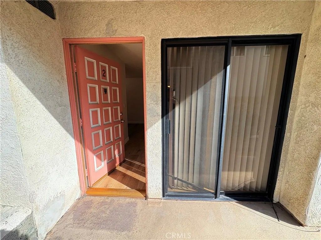 Photo of 118 N Cedar St #2, Glendale, CA 91206 (MLS # AR26077636)