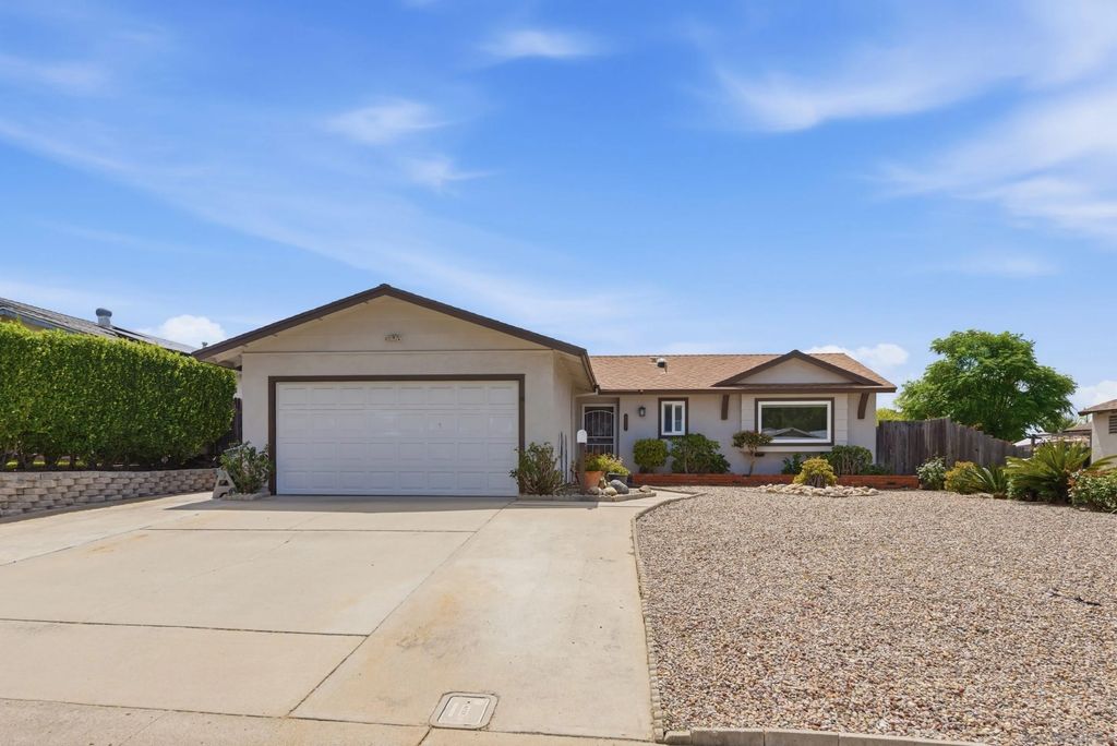 Photo of 12721 Via La Gardenia, Poway, CA 92064 (MLS # 260008786)