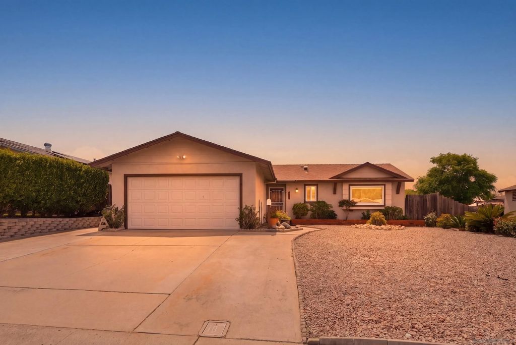 Photo of 12721 Via La Gardenia, Poway, CA 92064 (MLS # 260008786)