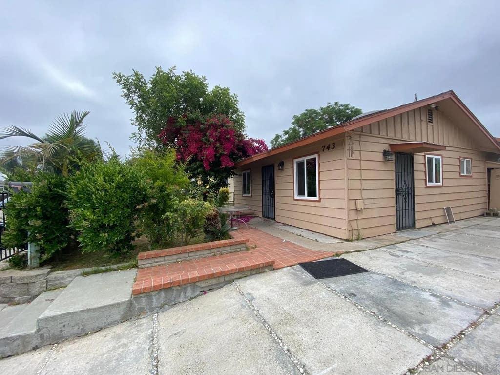 Photo of 743 Park Pl, Escondido, CA 92025 (MLS # 260018414)