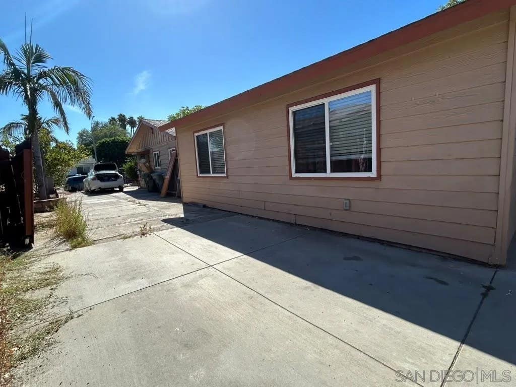 Photo of 743 Park Pl, Escondido, CA 92025 (MLS # 260018414)
