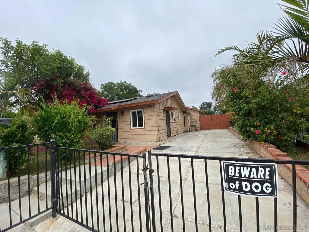 Photo of 743 Park Pl, Escondido, CA 92025 (MLS # 260018414)