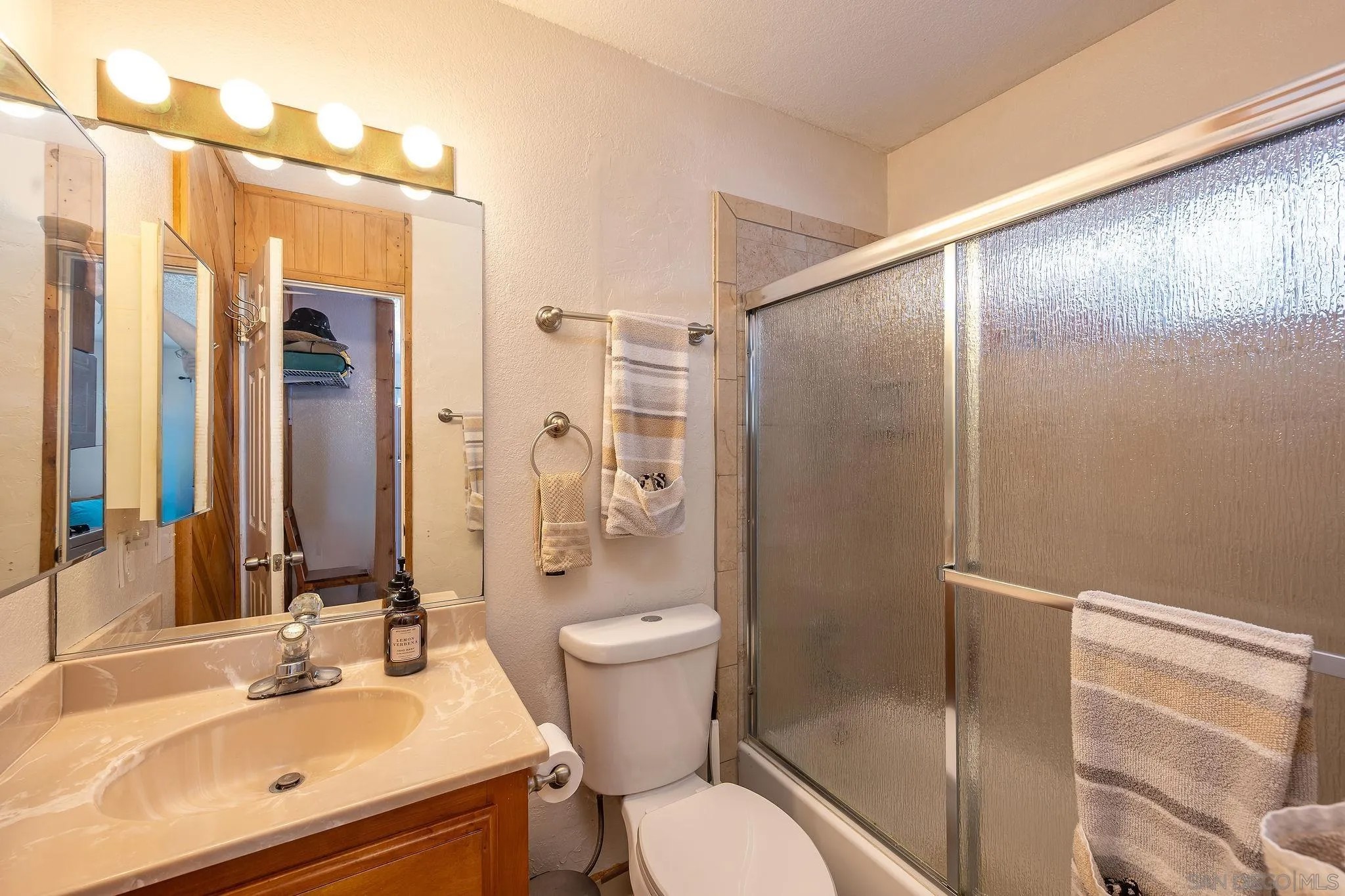 830-832 Pismo Ct