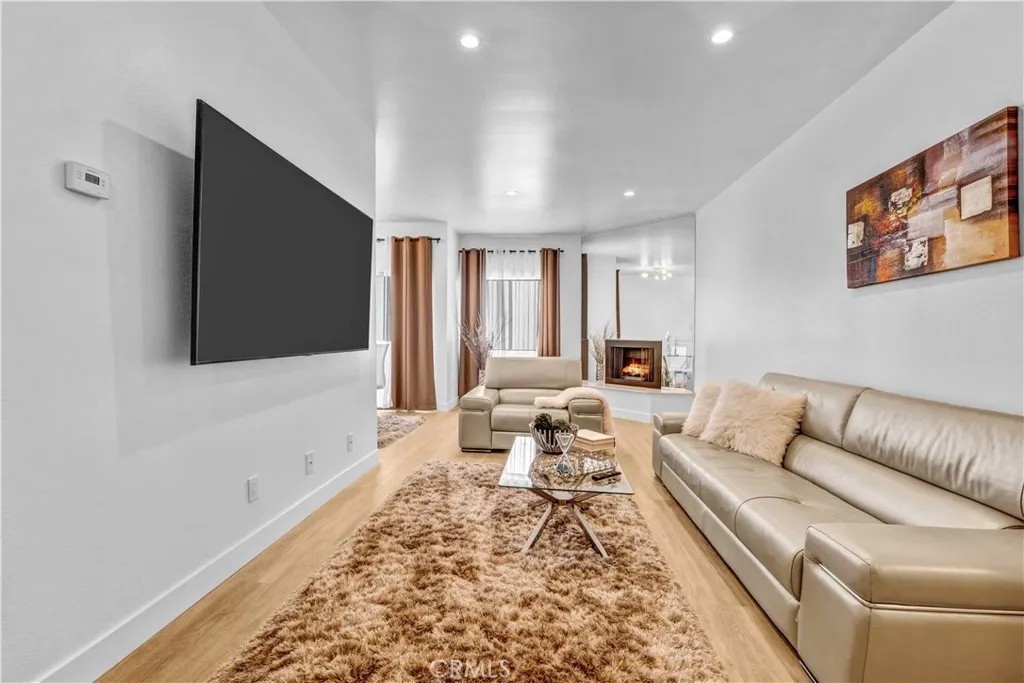 17914 Magnolia Boulevard 210