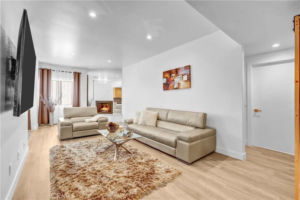 17914 Magnolia Boulevard 210