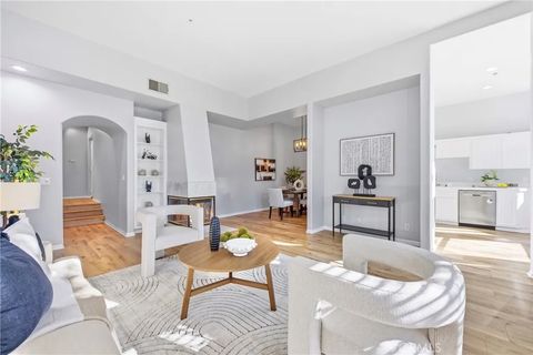 Photo of 261 N Skyline Dr, Thousand Oaks, CA 91362 (MLS # SR26008867)