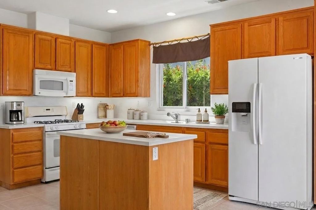 Photo of 4981 Calle Arquero, Oceanside, CA 92057 (MLS # 260009645)