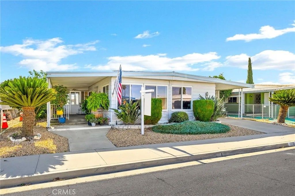 Photo of 1735 San Marcos Dr, Hemet, CA 92545 (MLS # SW26031671)