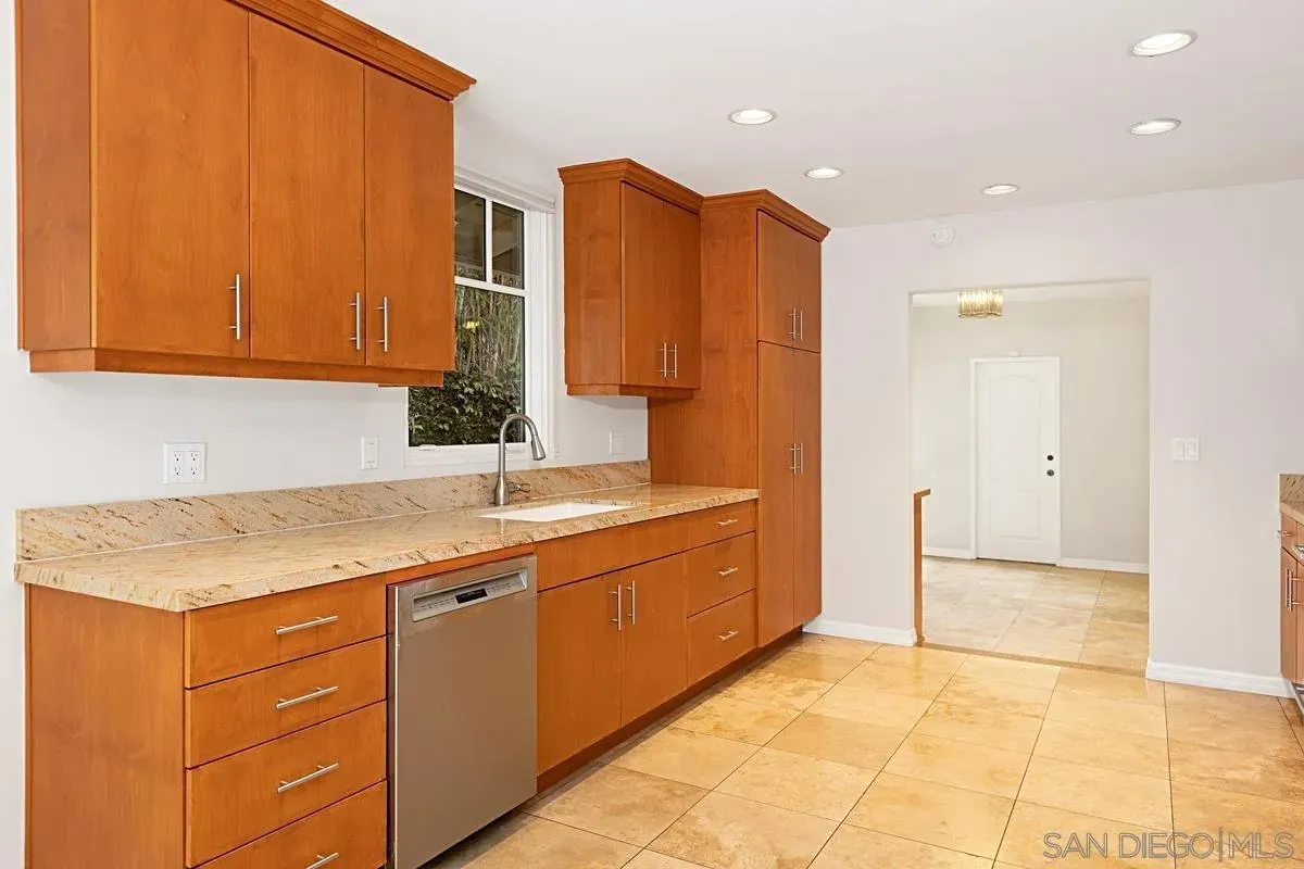 La Jolla, California 92037, United States, 5 Bedrooms Bedrooms, ,4 BathroomsBathrooms,Residential,Active,243624