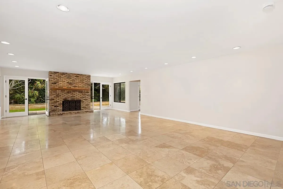 La Jolla, California 92037, United States, 5 Bedrooms Bedrooms, ,4 BathroomsBathrooms,Residential,Active,243624