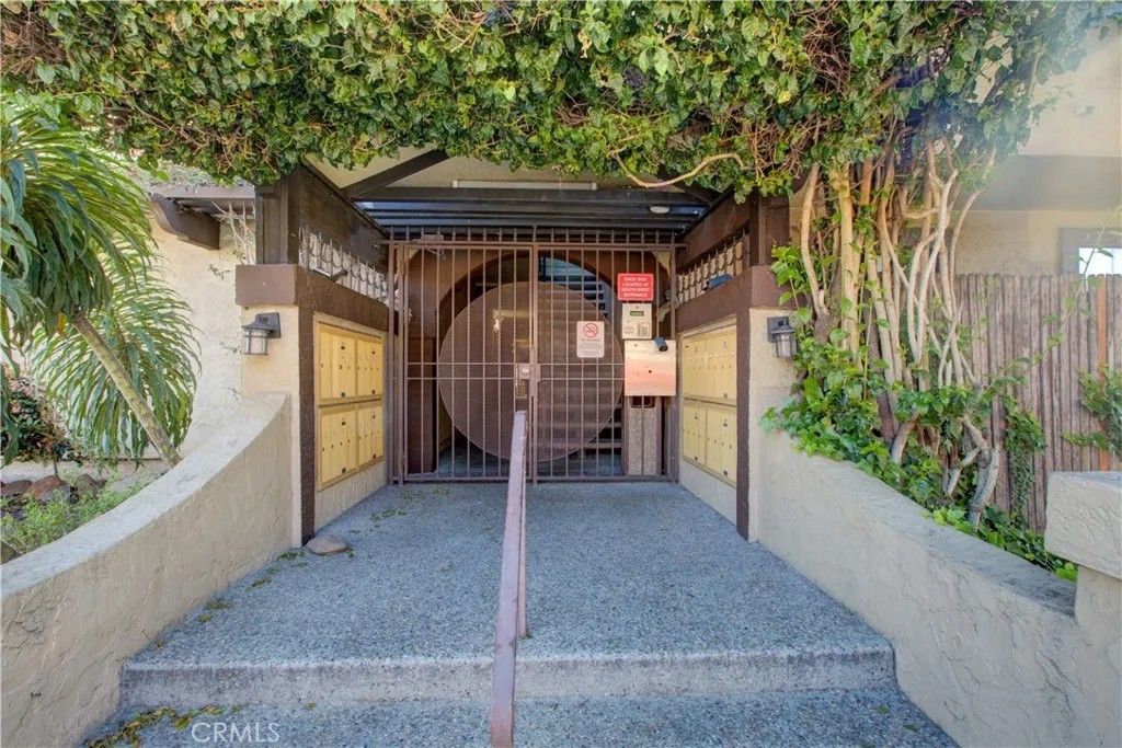 Photo of 711 S Bayshore Boulevard #10, San Mateo, CA 94401 (MLS # MC26070994)