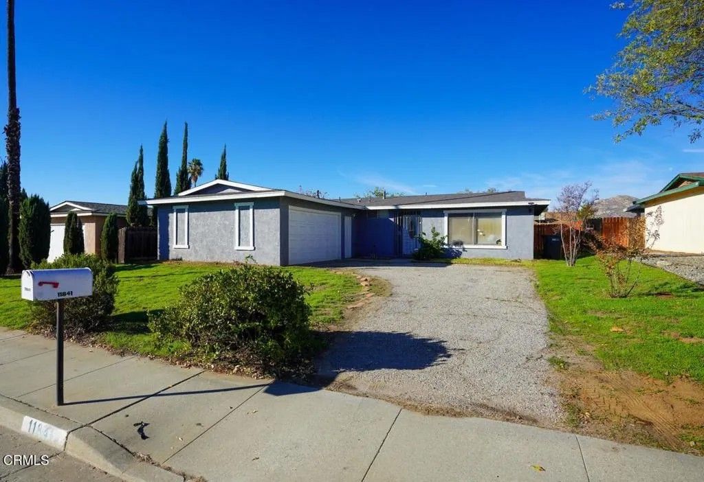 Photo of 11841 Davis Street, Moreno Valley, CA 92557 (MLS # P1-25065)